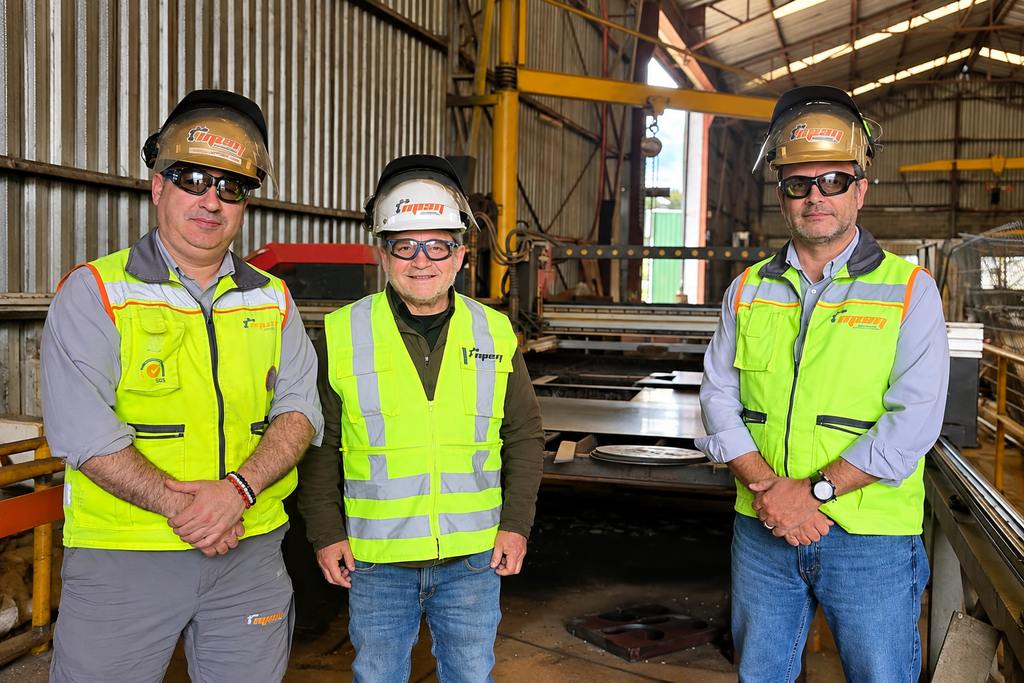 Equipo de MCM Industrial en instalaciones de la empresa en Mariquina, Región de Los Ríos.