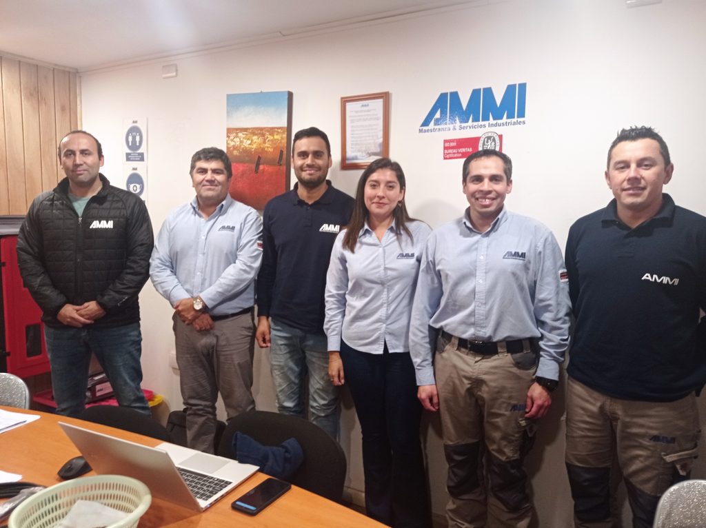 Equipo de Maestranza AMMI en sus instalaciones de San José de la Mariquina, Región de Los Ríos.